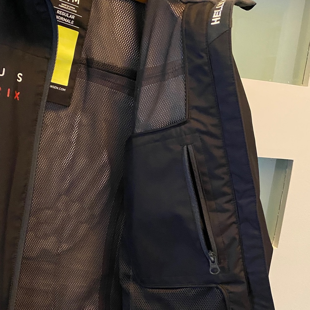Helly Hansen Formula 1 (F1) 2022 Jacket with Honda Racing accents - Picture 8 of 16